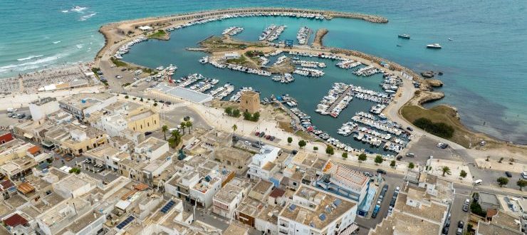 Servizi essenziali per turisti a Torre dell'Orso e San Foca